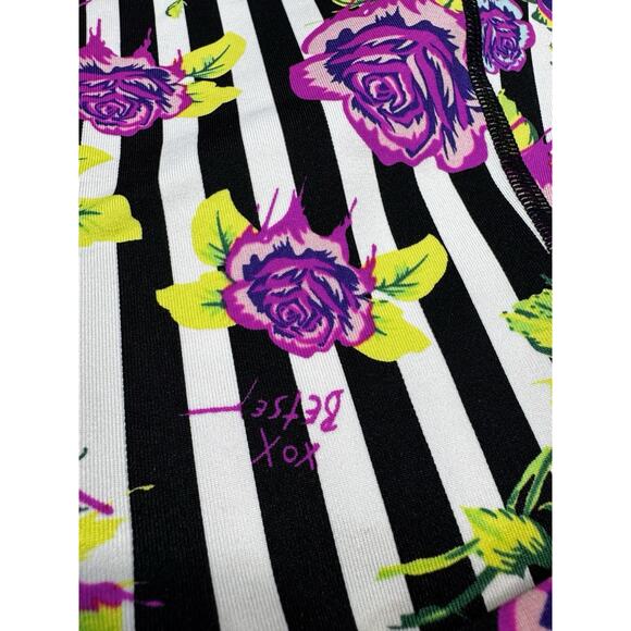 Betsey Johnson Capri Performance Striped Floral Leggings Size Medium - Picture 4 of 8